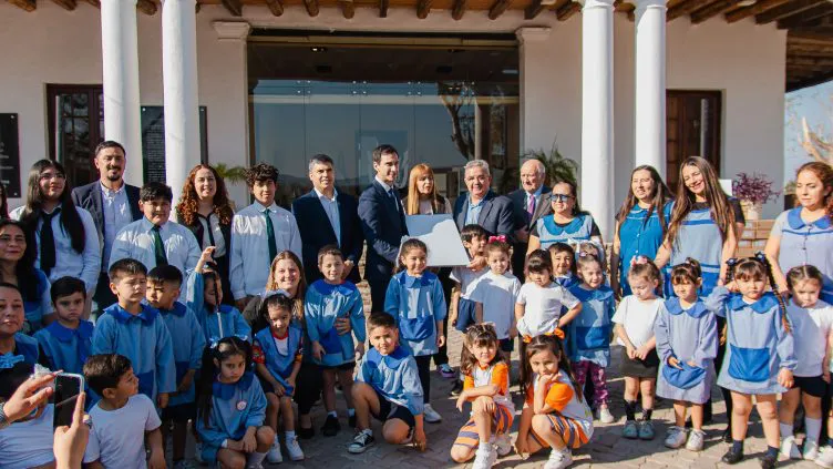 300-escuelas-rurales-de-Catamarca-recibiran-antenas-para-acceder-a-internet-2-752x423